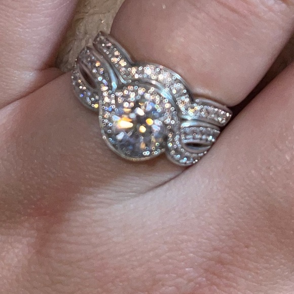 Beautiful Ring - Picture 5 of 10